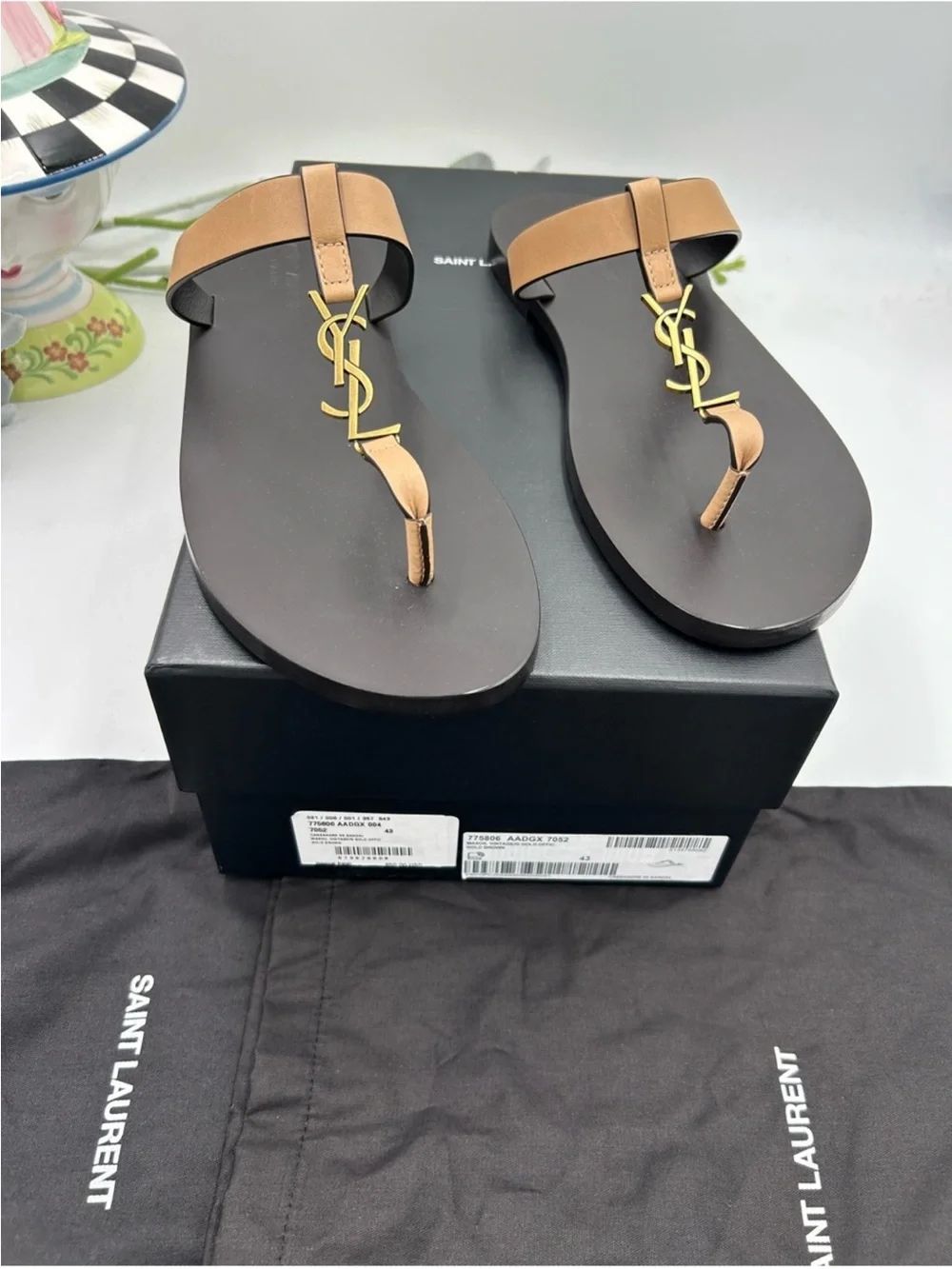 Men’s Saint Laurent CASANDRE YSL logo thong sandals, size 43 made in Italy